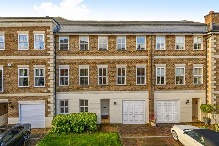 4 Bedroom Town House To Rent In Ellesmere Place, Walton-on-Thames, KT12