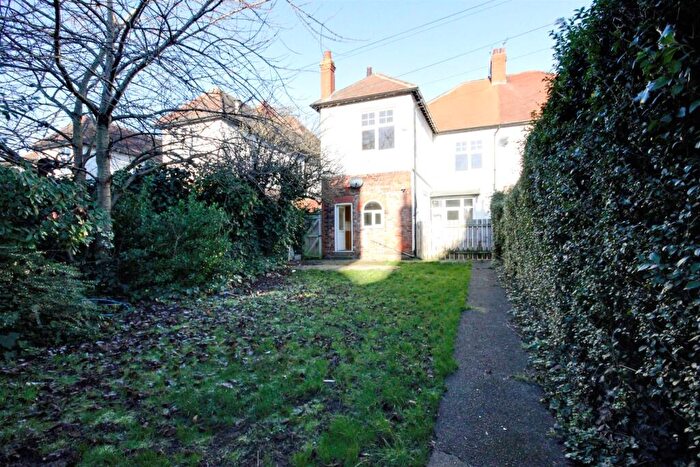 5 Bedroom Semi-Detached House For Sale In Anlaby Road, Hull, HU4