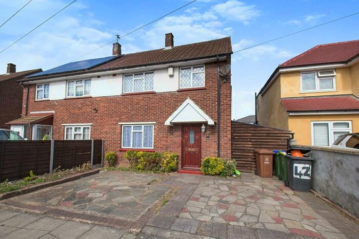 3 Bedroom Semi-Detached House To Rent In Hadlow Road, Welling, DA16
