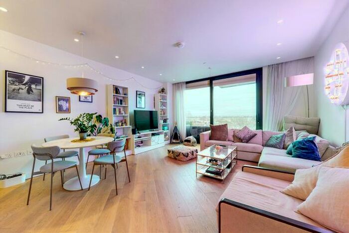 2 Bedroom Flat To Rent In Wood Crescent, Television Centre, White City, London, W12