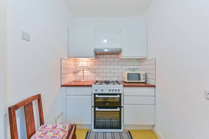 1 Bedroom Flat To Rent In Helix Gardens, Brixton, London, SW2