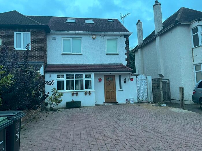 5 Bedroom Semi-Detached House To Rent In Luffman Road, London, SE12