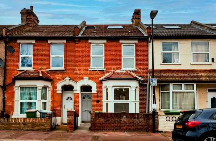 5 Bedroom Terraced House To Rent In Willis Road, Stratford, E15