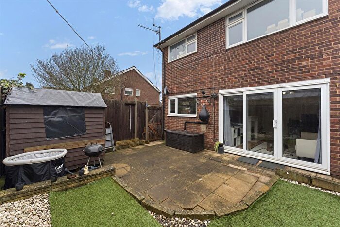 2 Bedroom Maisonette For Sale In Fairey Avenue, Hayes, UB3