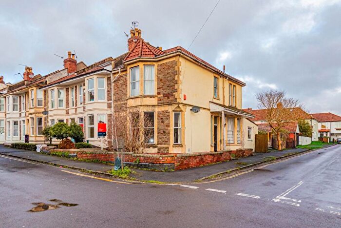 5 Bedroom End Of Terrace House For Sale In Court Road, Horfield, Bristol, BS7