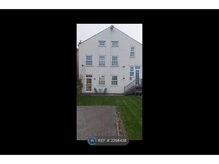 2 Bedroom Flat To Rent In Main Street South, Leeds, LS25