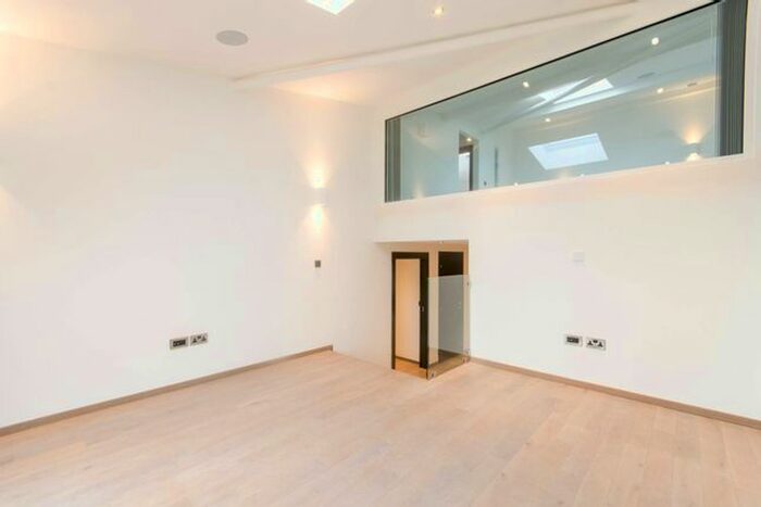 2 Bedroom Flat To Rent In Hurlingham, Fulham, SW6