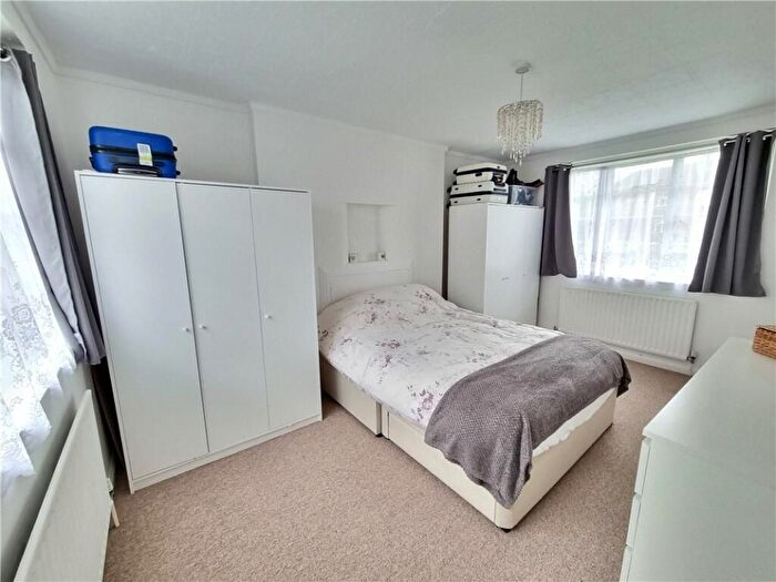 3 Bedroom Flat For Sale In Stepney Green, London, E1