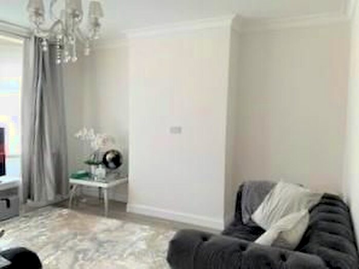 3 Bedroom Semi-Detached House To Rent In Syon Park Gardens, TW7