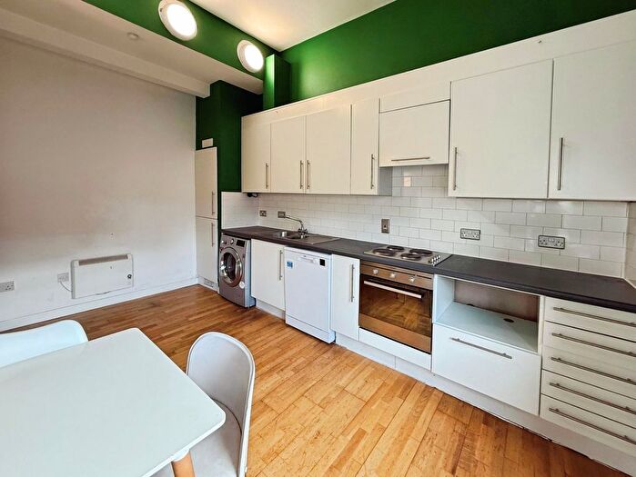 2 Bedroom Flat To Rent In Crown Street, Leeds, LS2