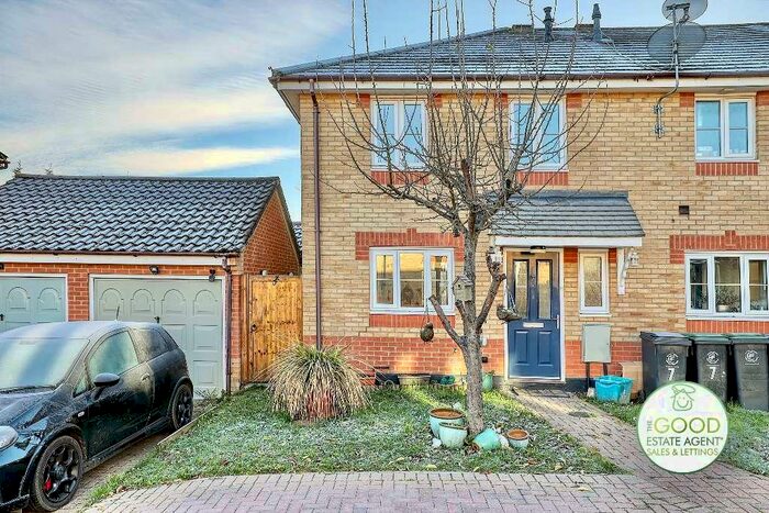 3 Bedroom End Of Terrace House To Rent In Beech Close, Loughton, IG10
