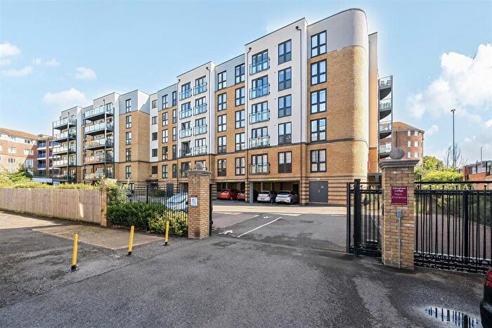 2 Bedroom Retirement Property For Sale In Allingham Lodge, Eastbourne, BN21