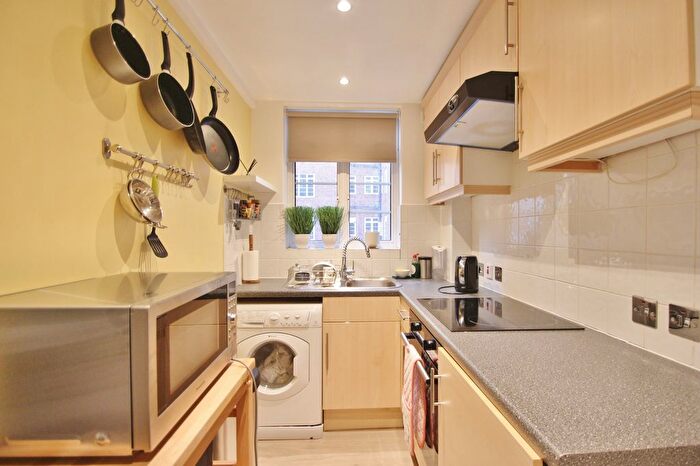 1 Bedroom Flat To Rent In Latymer Court, Hammersmith Road, Hammersmith, W6
