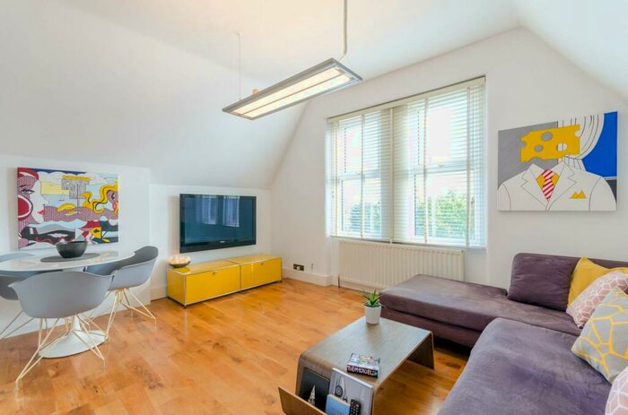 3 Bedroom Flat To Rent In Warminster Road, South Norwood, London, SE25