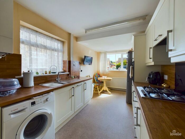3 Bedroom Semi-Detached House For Sale In Whitfield Road, Scunthorpe, DN17