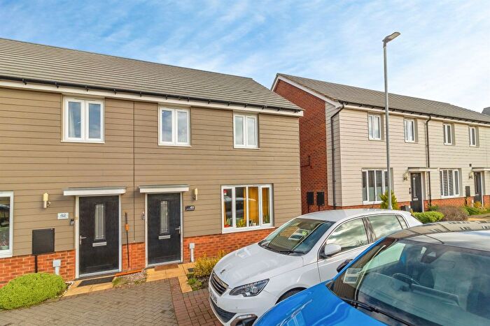 3 Bedroom End Terrace House For Sale In Kitchener Drive, Eaton Leys, Milton Keynes, MK17