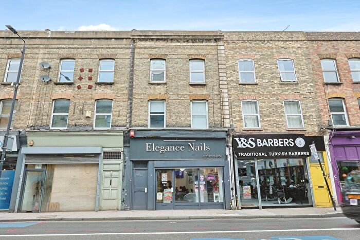 1 Bedroom Flat For Sale In Battersea Park Road, London, SW11