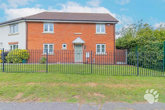 3 Bedroom End Of Terrace House For Sale In The Nave, Laindon, SS15