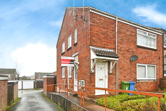 2 Bedroom Maisonette For Sale In Larkhall Place, Mansfield, Nottinghamshire, NG19