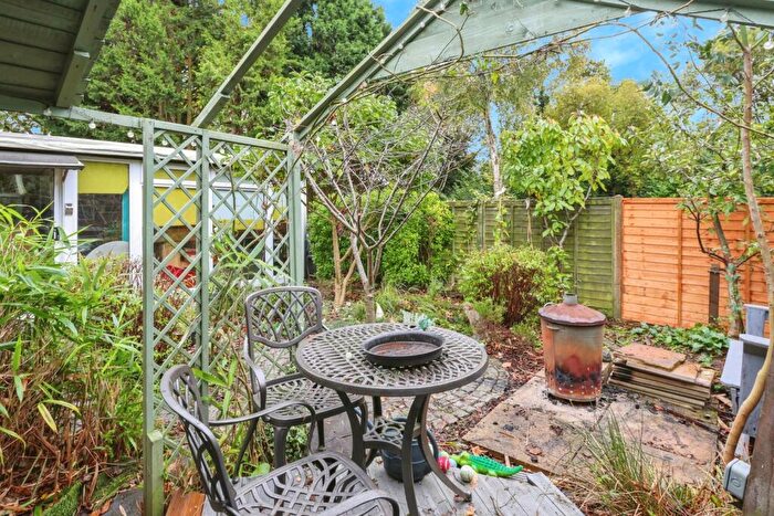 2 Bedroom Flat For Sale In Fraser Road, Poole, Dorset, BH12