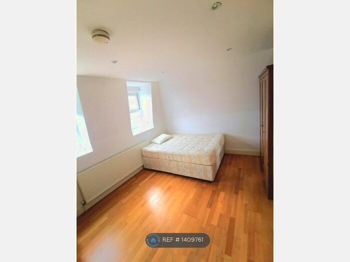 2 Bedroom Flat To Rent In Weedington Road, London, NW5