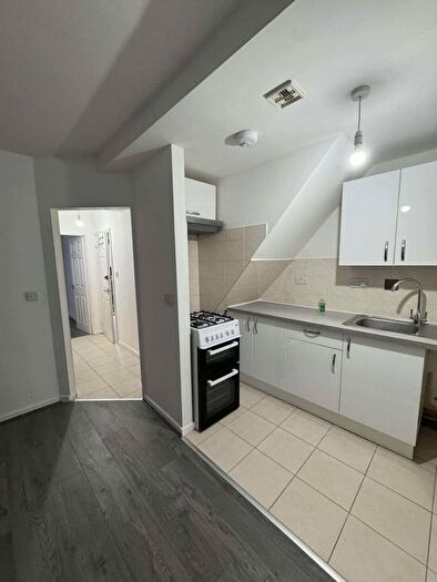 2 Bedroom Flat To Rent In Hazelbury Crescent, Luton, LU1