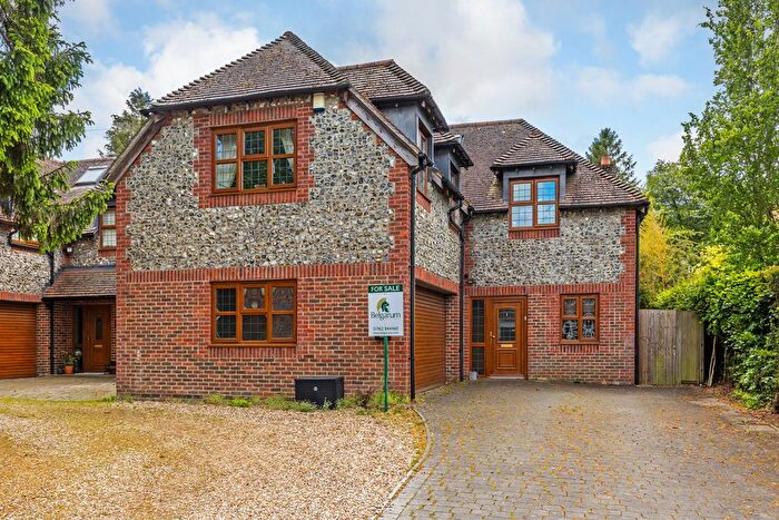 5 Bedroom Detached House For Sale In South Drive, Littleton, SO22