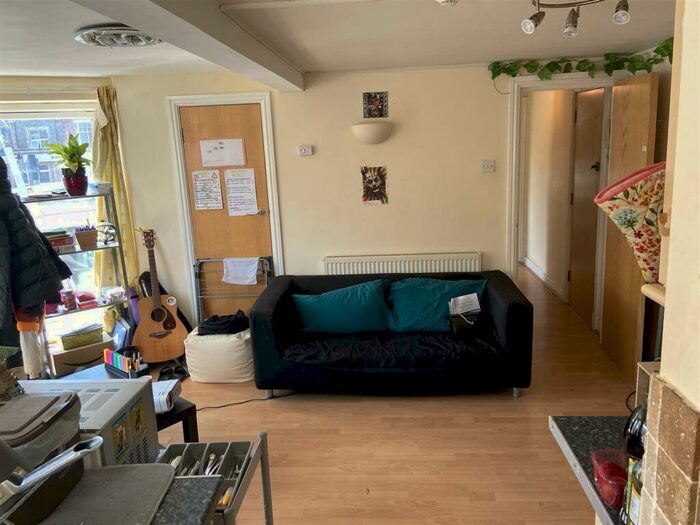 2 Bedroom Flat To Rent In Albany Road, Roath, CF24