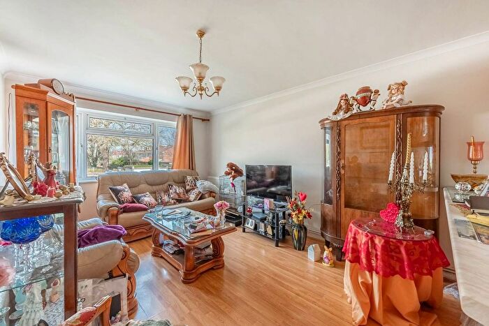 2 Bedroom Flat For Sale In Manor Court Road, Hanwell, London, W7