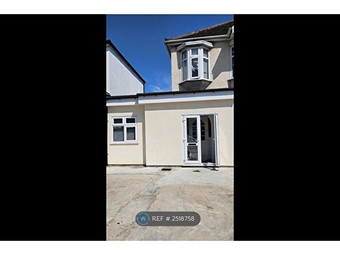 2 Bedroom Semi-Detached House To Rent In Eastern Avenue, Ilford, IG2