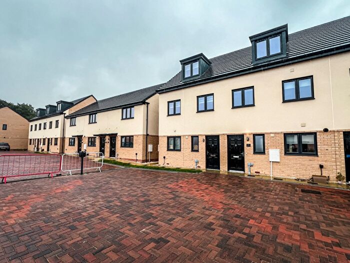 3 Bedroom End Of Terrace House To Rent In Manor Drive, Gunthorpe, PE4