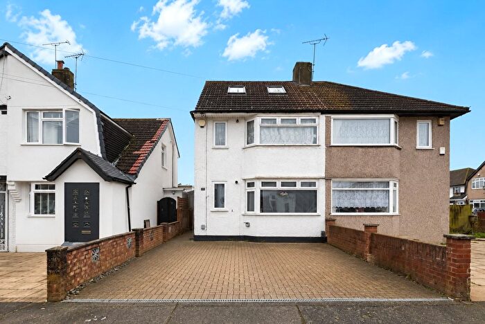 3 Bedroom Semi-Detached House For Sale In Rutland Road, Hayes, Great London, UB3