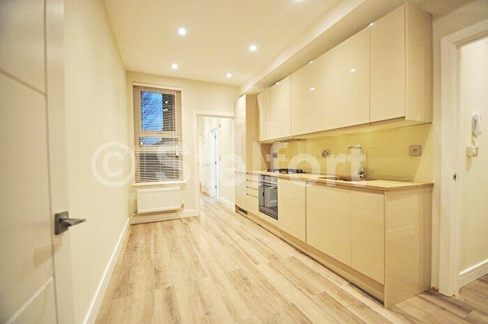 2 Bedroom Apartment To Rent In Hermit Road, E16