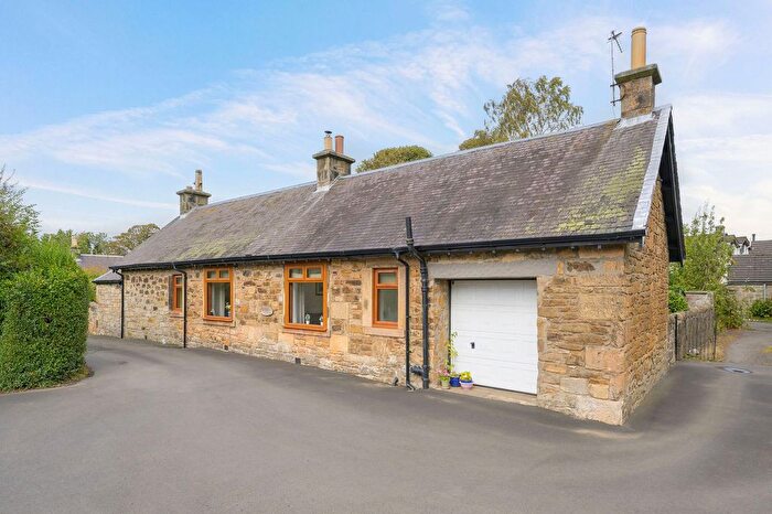 4 Bedroom Cottage For Sale In School Lane, Hillend, KY11