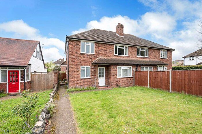 2 Bedroom Flat For Sale In Hook Road, Surbiton, KT6