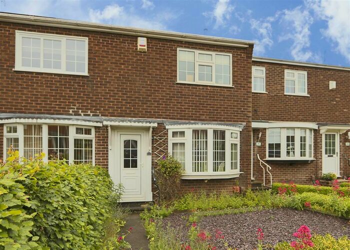 2 Bedroom Town House To Rent In Thetford Close, Arnold, Nottinghamshire, NG5