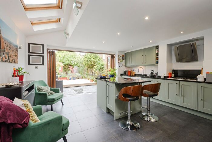 5 Bedroom Terraced House For Sale In Dundonald Road, London, SW19