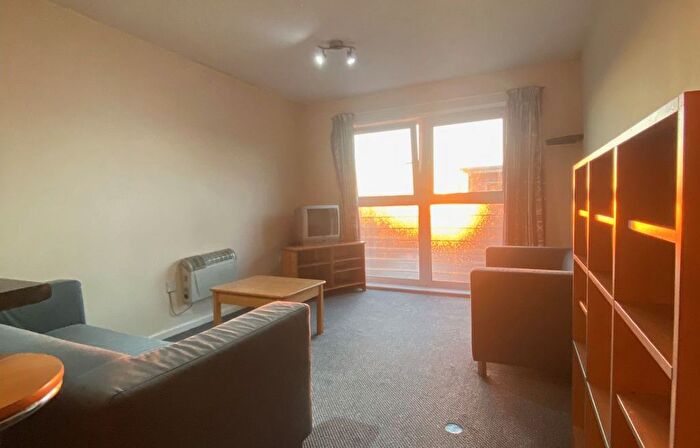 2 Bedroom Flat To Rent In Crown Station Place, Edge Hill, Liverpool, L7