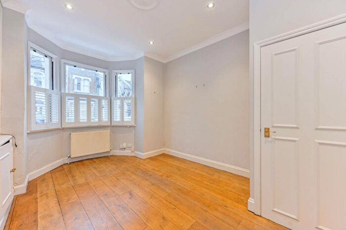 2 Bedroom Flat To Rent In Glycena Road, Clapham Junction, SW11