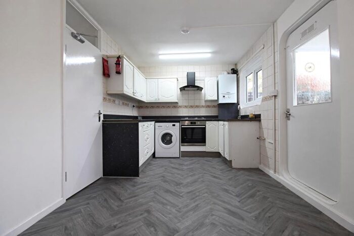 3 Bedroom End Of Terrace House To Rent In Robinsway, Waltham Abbey, EN9