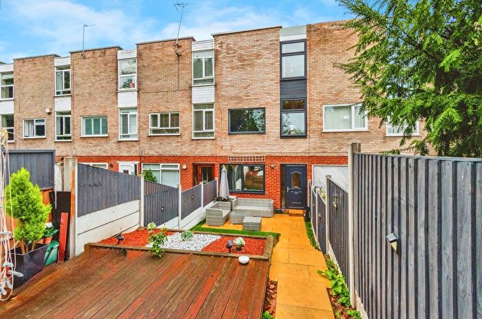3 Bedroom Town House For Sale In Glen Court, Wolverhampton, WV3