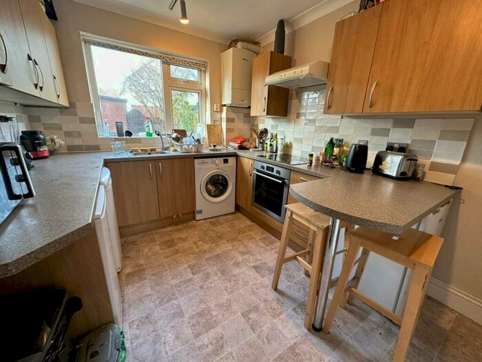 4 Bedroom Semi-Detached House To Rent In Corie Road, Norwich, NR4
