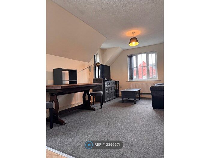 2 Bedroom Flat To Rent In Lloyd Road, Manchester, M19