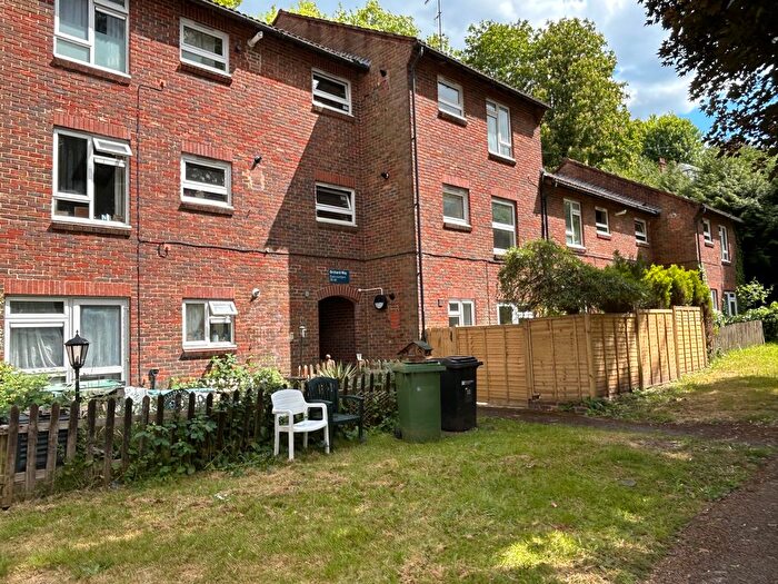 1 Bedroom Flat To Rent In Orchard Way, Dorking, RH4