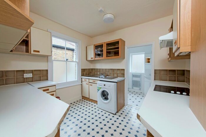 2 Bedroom Flat To Rent In Marcus Street, London, SW18