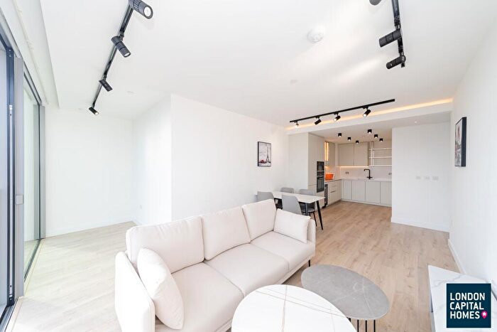 3 Bedroom Apartment To Rent In Valencia Tower, Bollinder Place, London, EC1V
