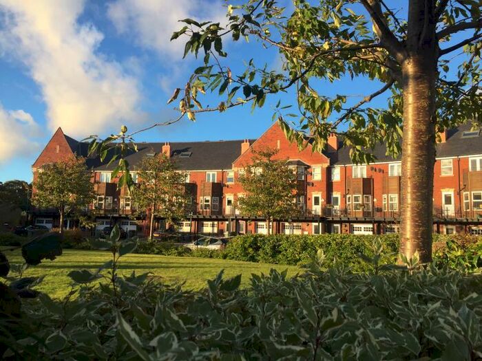 3 Bedroom Apartment To Rent In Carisbrooke Road, Headingley, Leeds, LS16