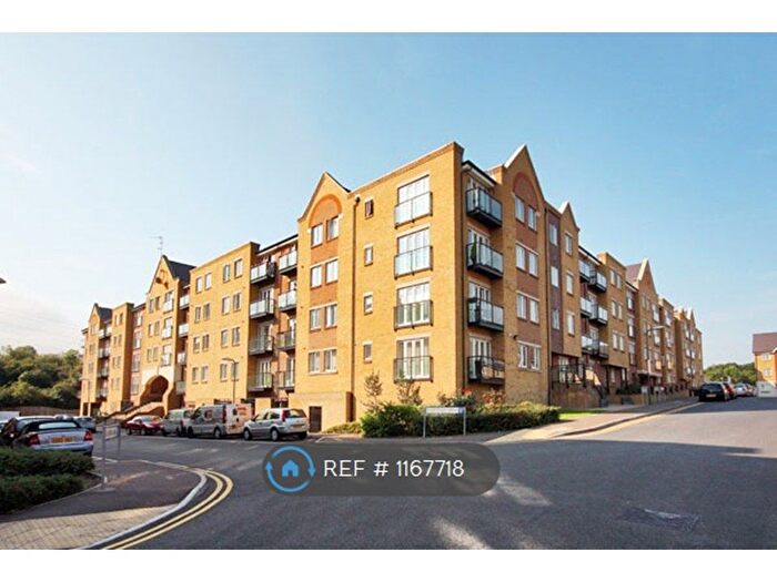2 Bedroom Flat To Rent In Phoenix Court, Northfleet, DA11