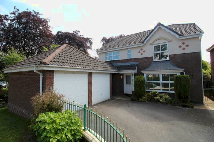 4 Bedroom Detached House To Rent In Redesmere Close, Macclesfield, Cheshire, SK10