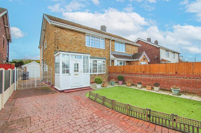 3 Bedroom Semi-Detached House For Sale In Bond Street, New Rossington, Doncaster, DN11